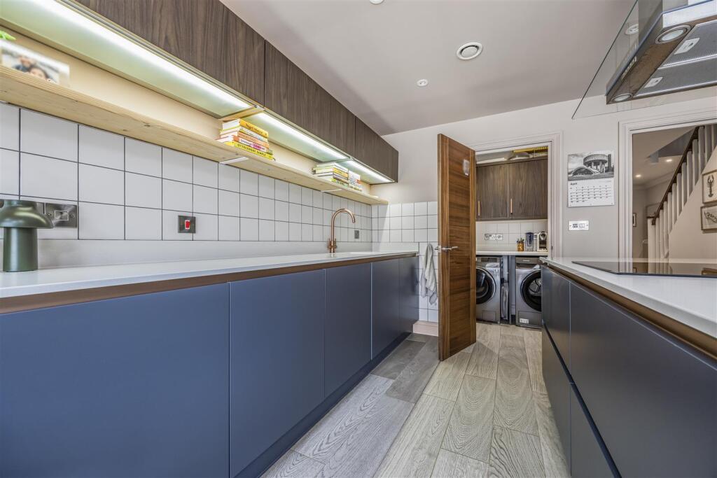 2 Cambridge Mews, Serpentine Road, Southsea-Portic