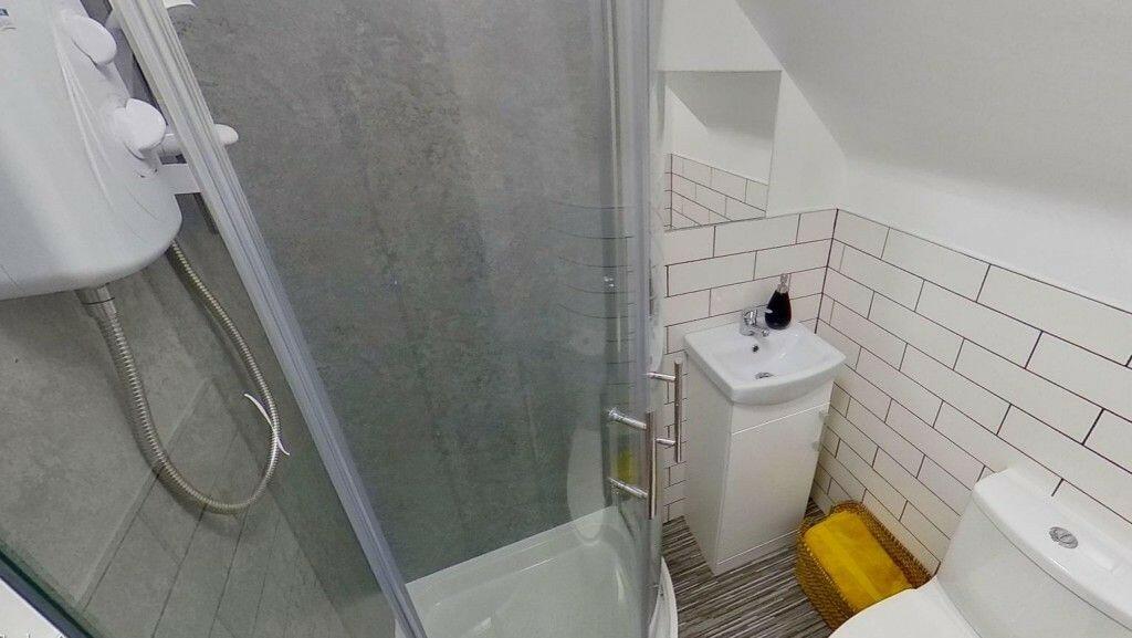 Bedroom 1 ensuite