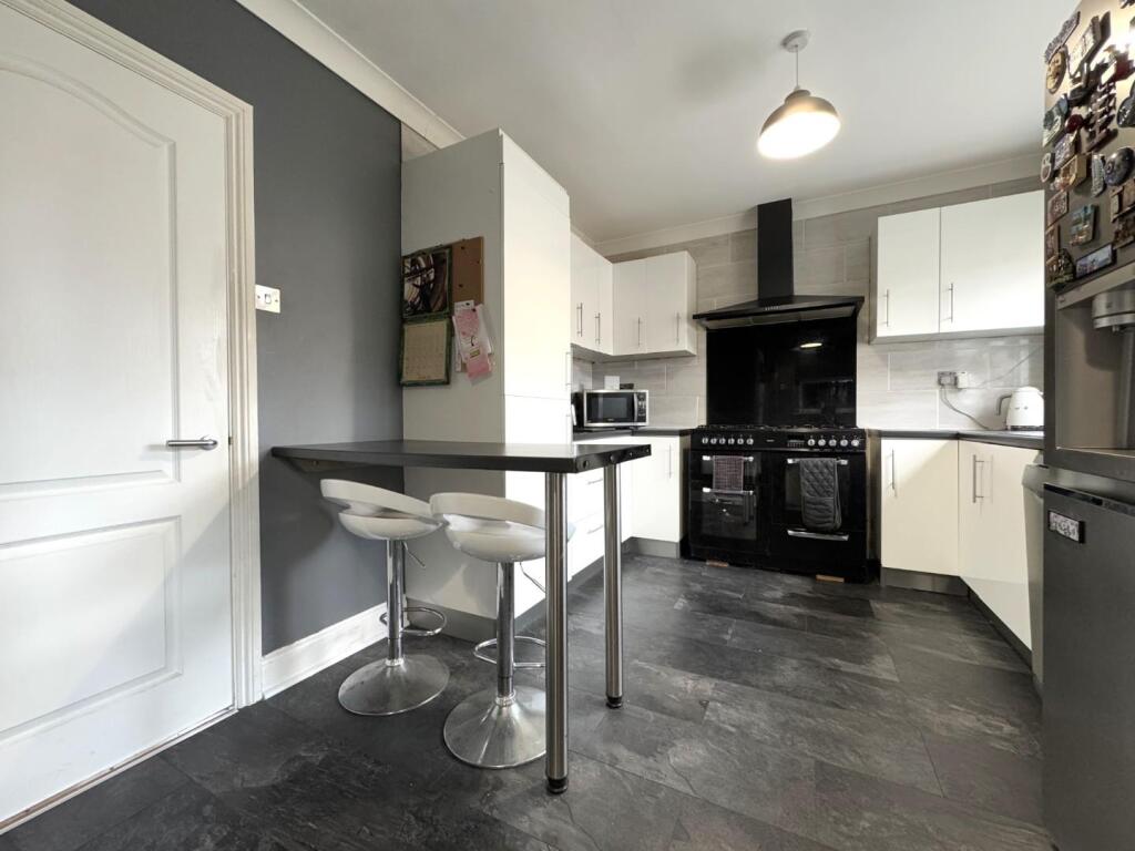 KITCHEN/BREAKFAST ROOM