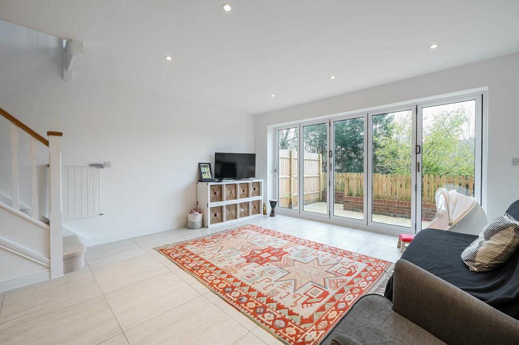 Lounge &amp; Dining Area