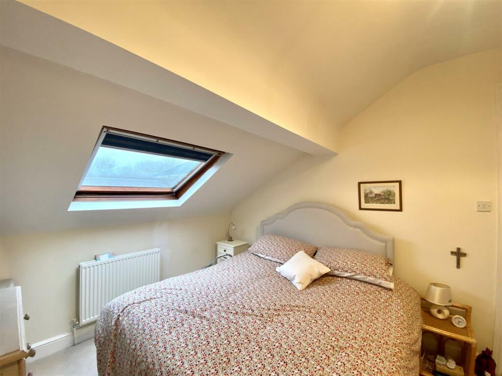 BEDROOM 2