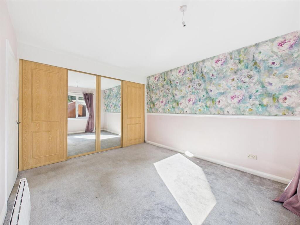 Bedroom: