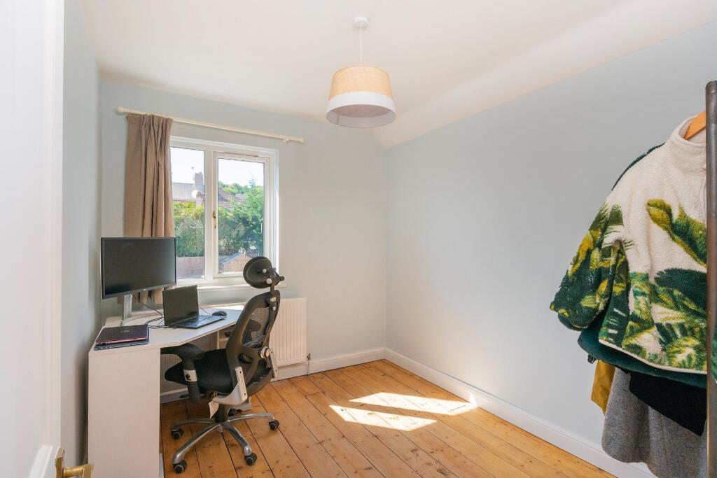 6M5RBR - Bedroom B.jpg