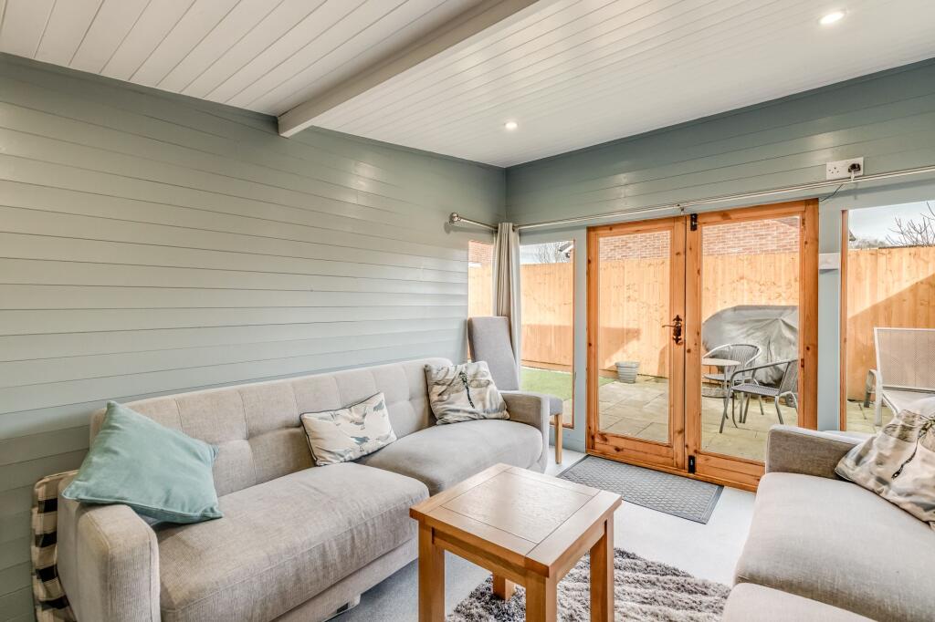 Summer house (in garden)