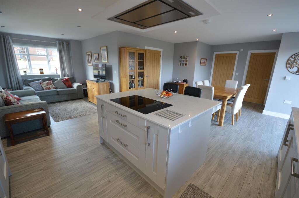 kitchen/breakfast/family room