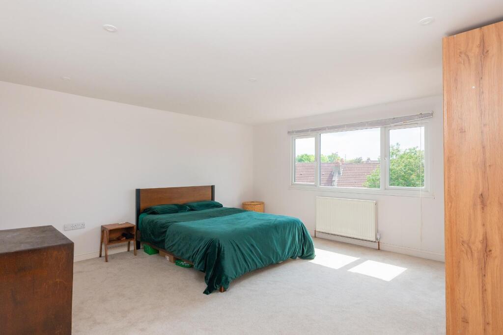 0C6REN - Bedroom K.jpg