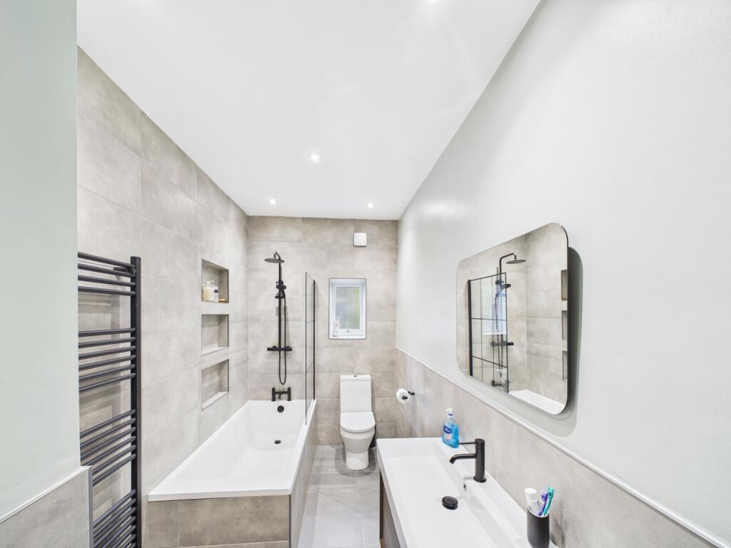 CAM02093G0-PR0054-STILL011