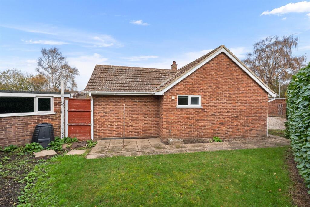 35MeadowViewRd-007.jpg