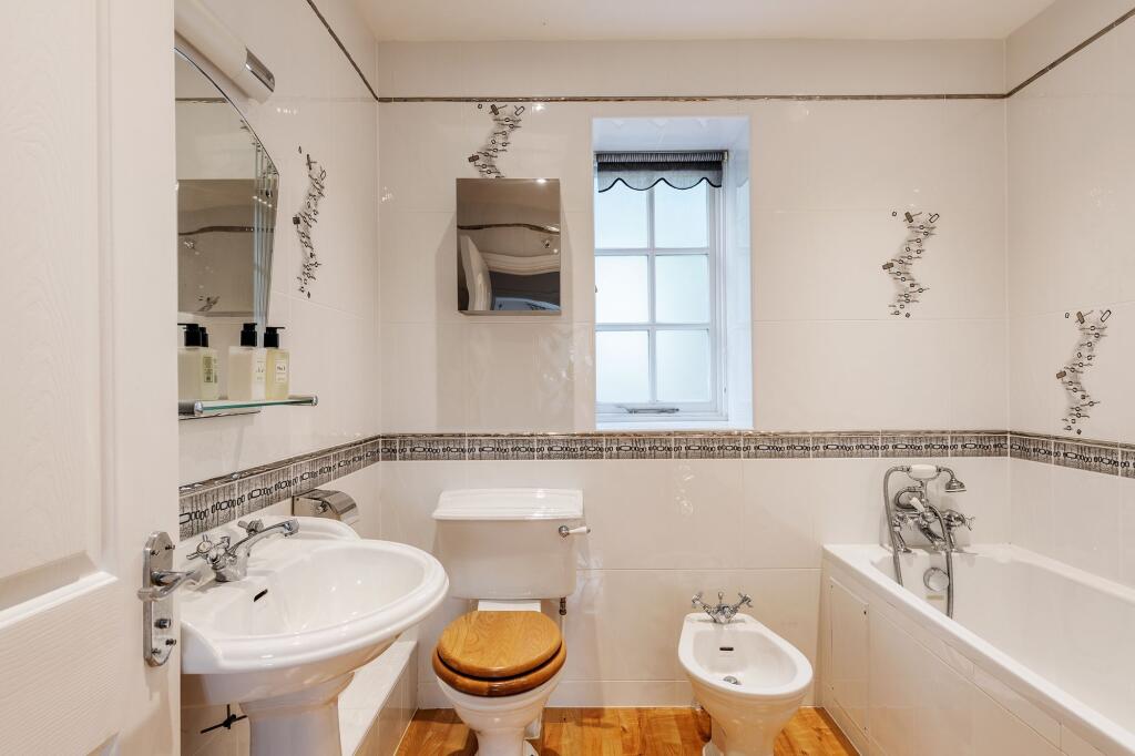 Family Bathroom_Flat 3 Stella Maris