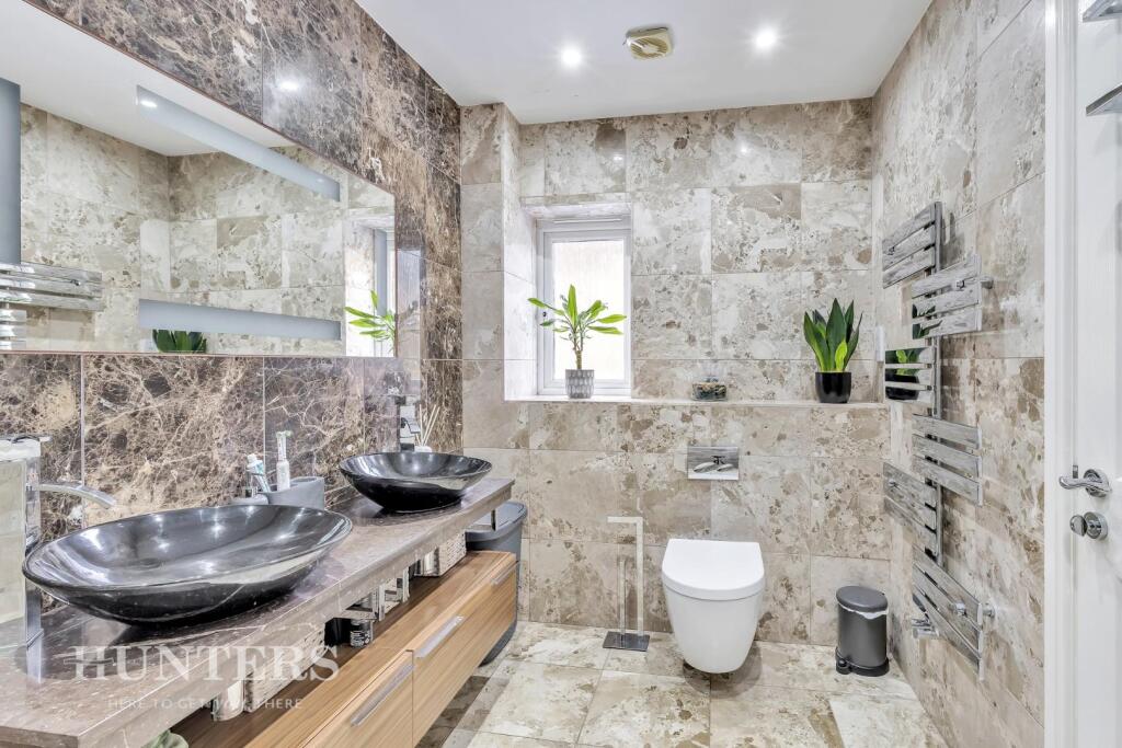 En-suite bathroom