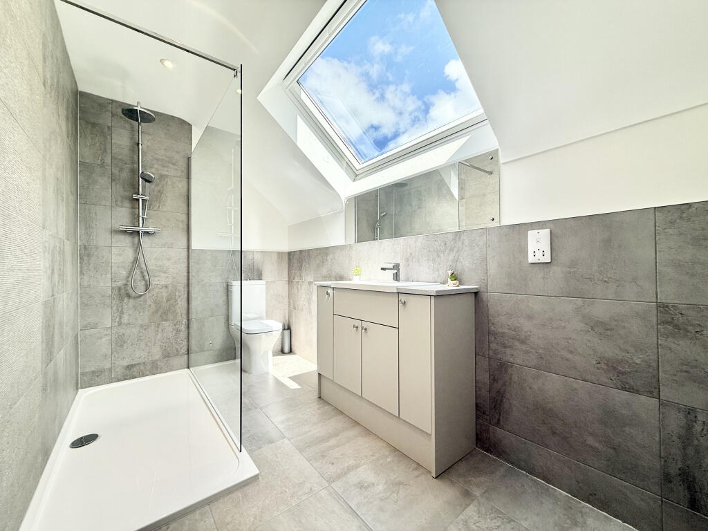 Bedroom 2 En-Suite