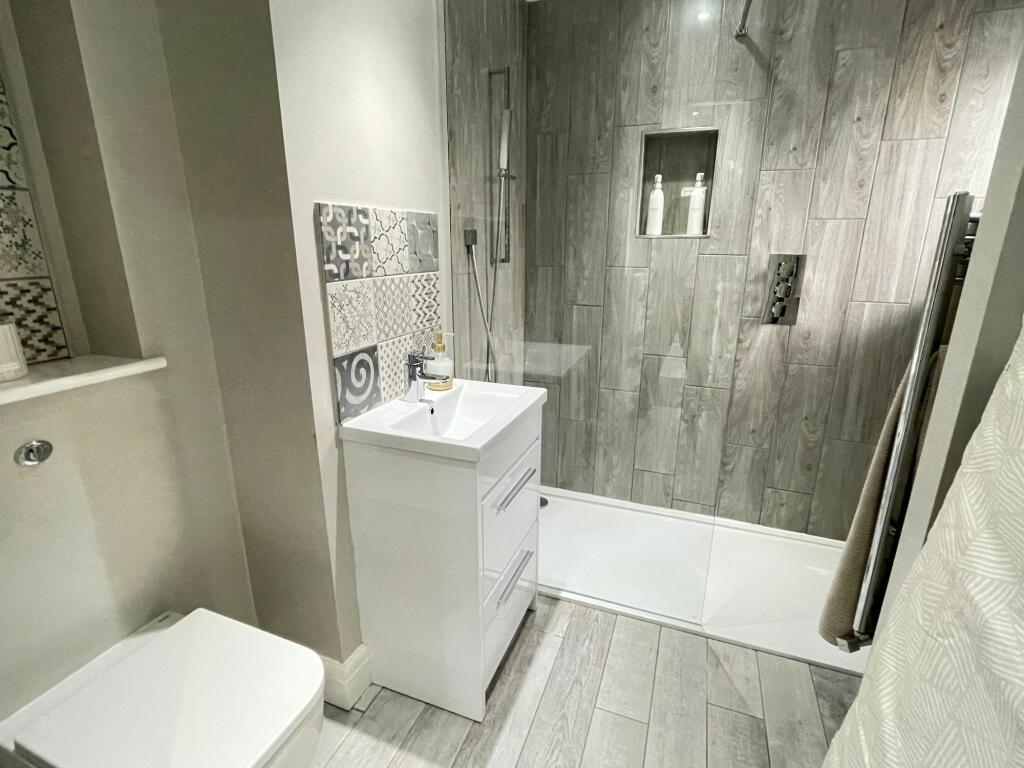 SHOWER ROOM