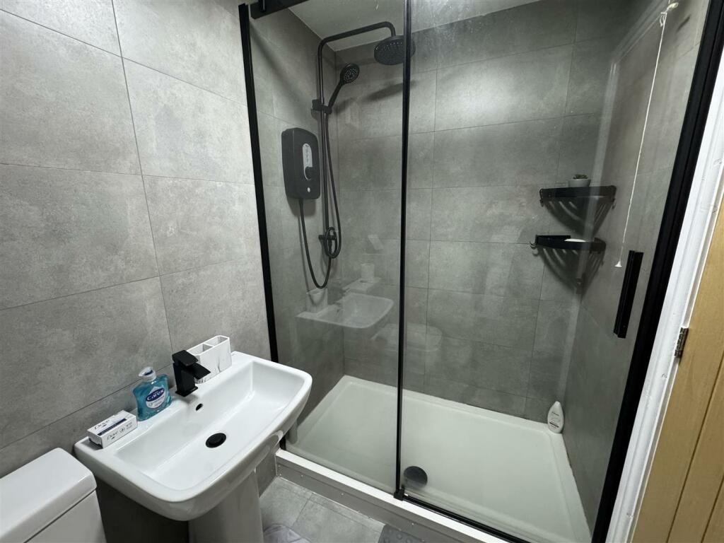 Shower room 1