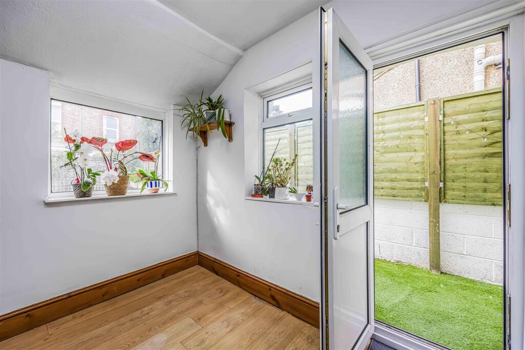 62 Pitcroft Road, Portsmouth-Small-PorticoMarketin