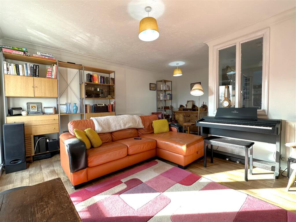 Living Space 995