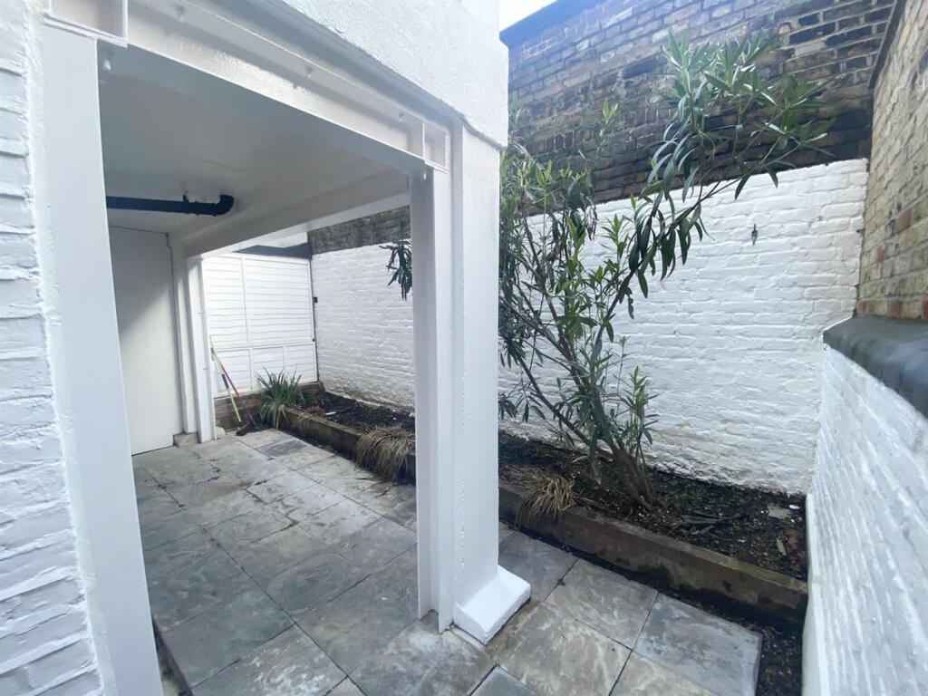 Private Courtyard, Lurline Gardens, Eden Harper SW