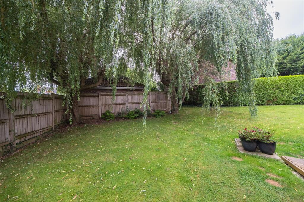 17 Woodham Close-052.jpg