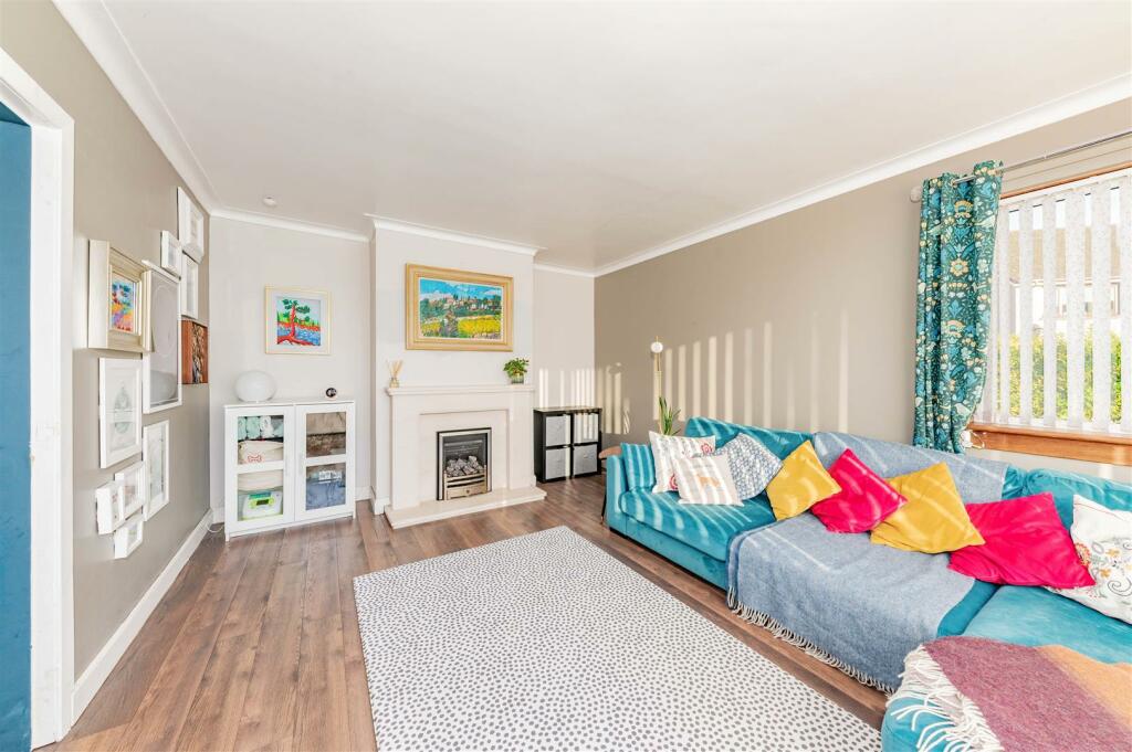 5 Rosemount Road Birkhill-14.JPG