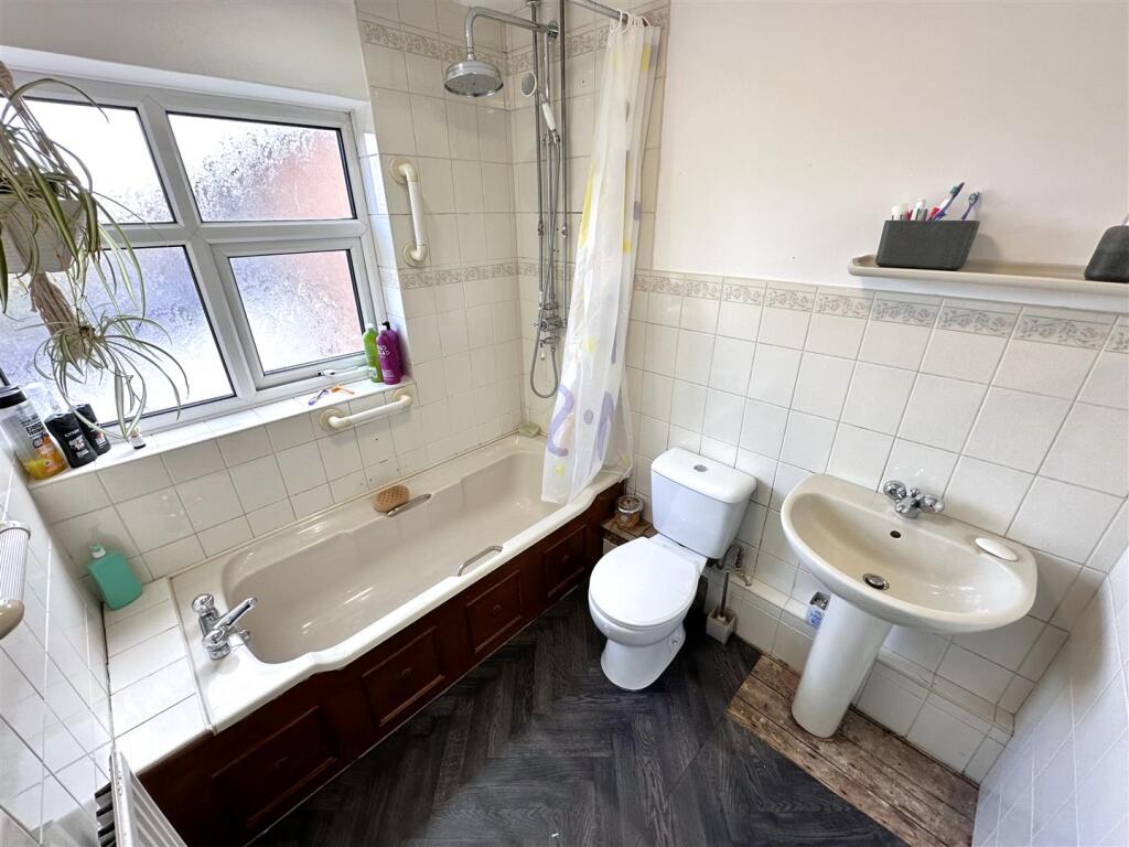 Family Bathroom 914