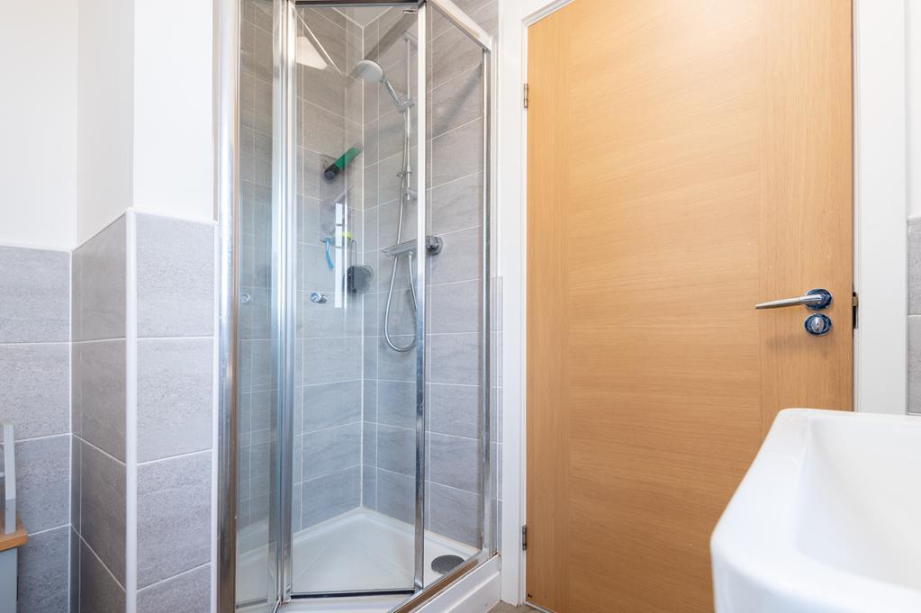 ENSUITE SHOWER AREA