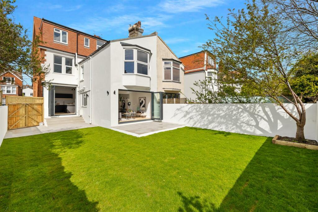 10 Pembroke Crescent Renovation Full Res-47.jpg