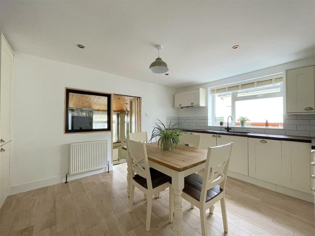 Kitchen:Dining Room (4).jpeg