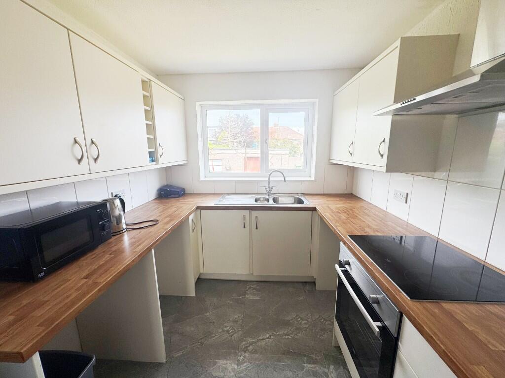 Mackie Grove, BS34