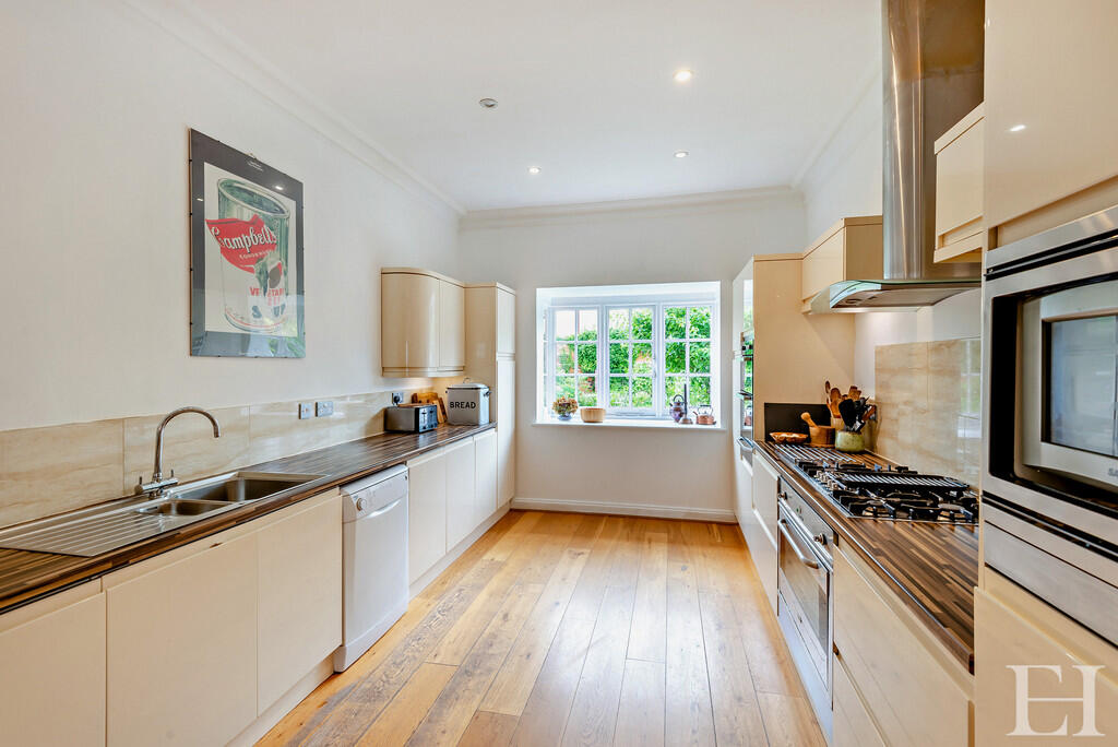 8608849-interiorW...