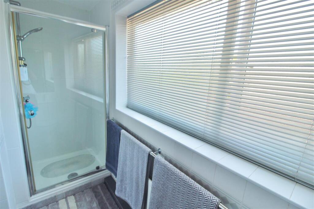 EN-SUITE SHOWER ROOM