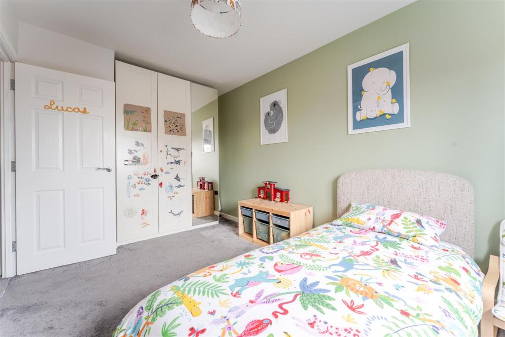 10 - bed 2.jpg