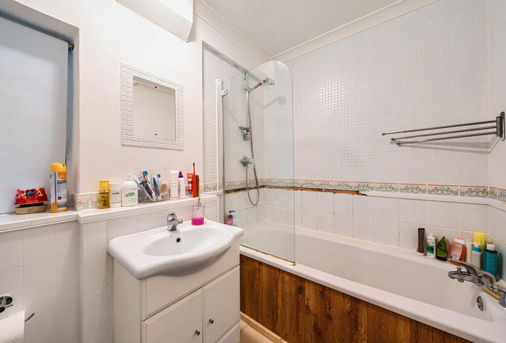 1376275-4-690c74d...