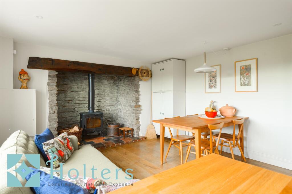 Charles's Cottage, Round Oak-25.jpg