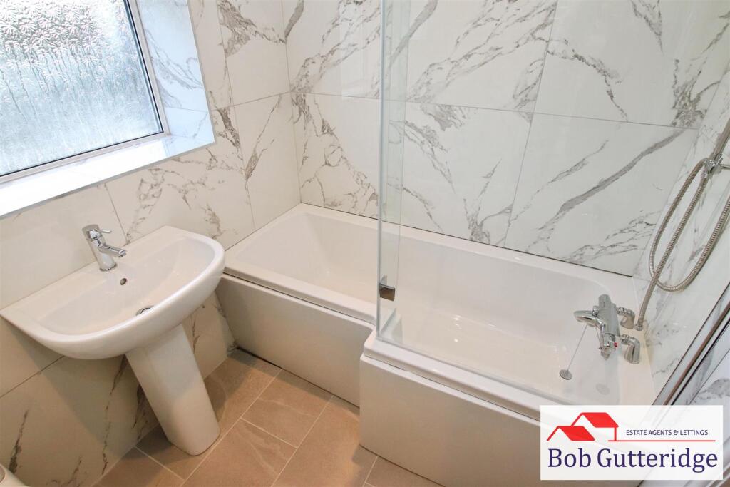 FIRST FLOOR BATHROOM