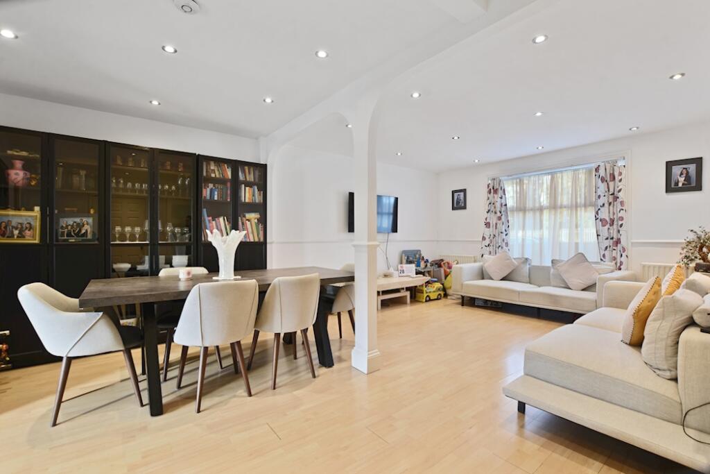 Reception/ Dining Room