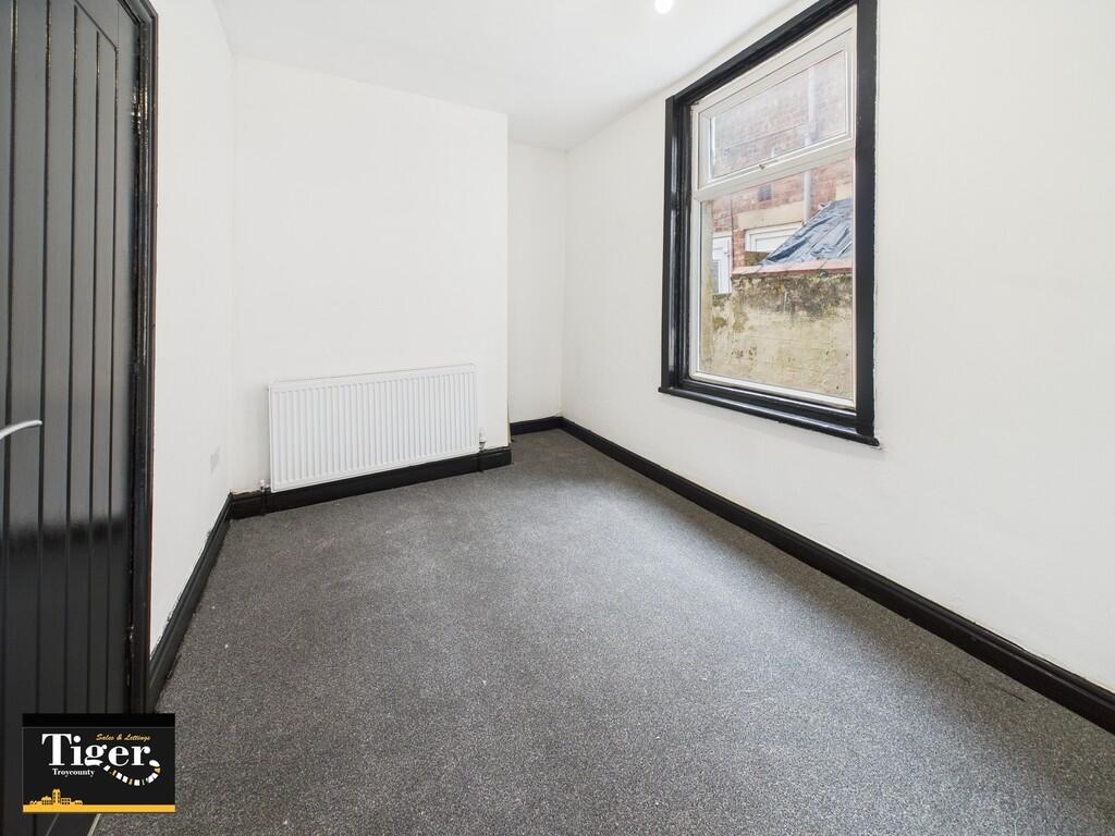 CAM02176G0-PR0533...