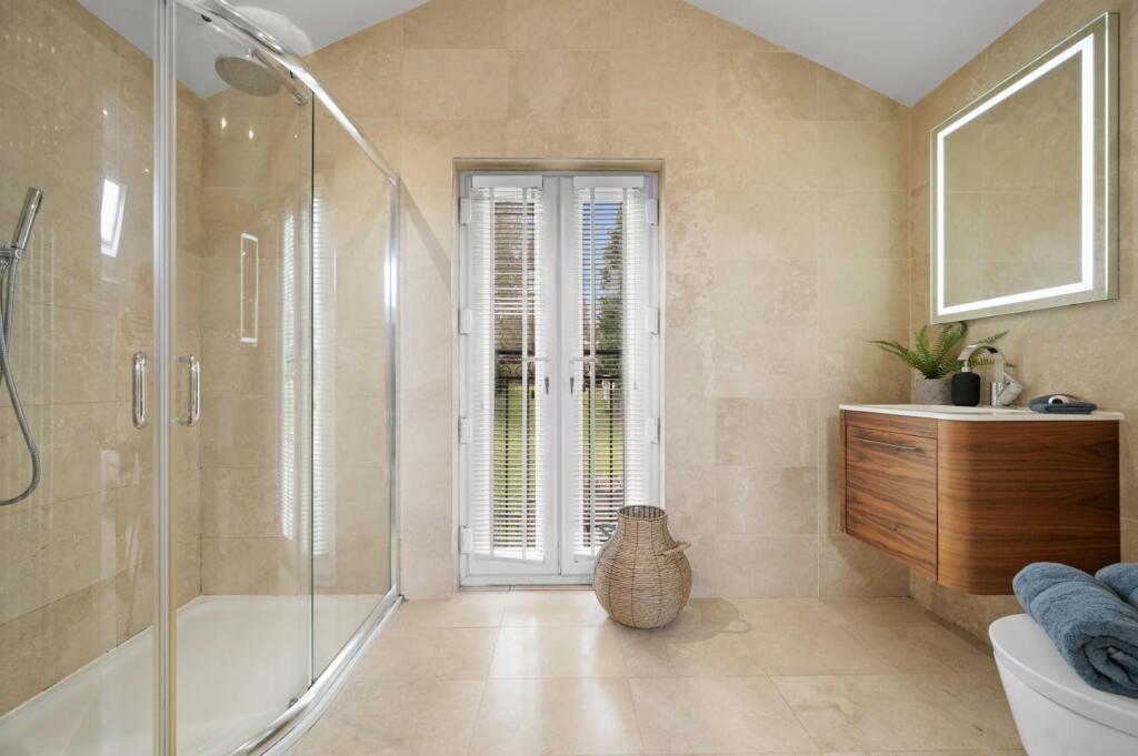 PRINCIPAL ENSUITE