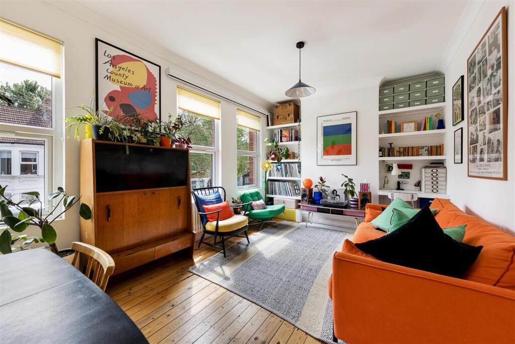 Clementina Road, E18