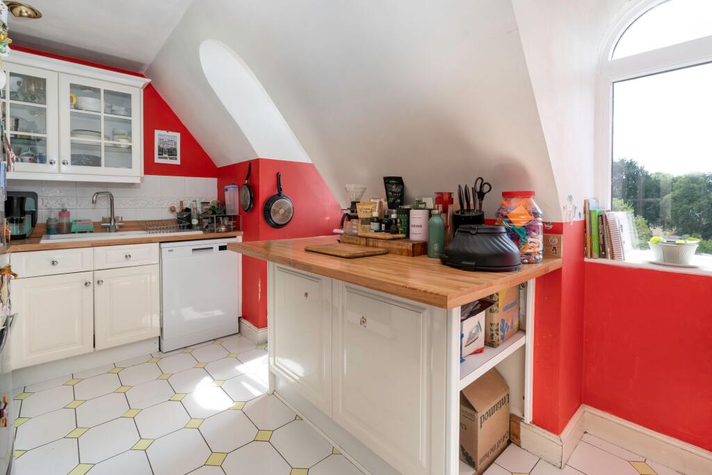 Kitchen For Sale 3 Bedroom Flat Conservatory Court Upper Nowood SE19 www.steele.london