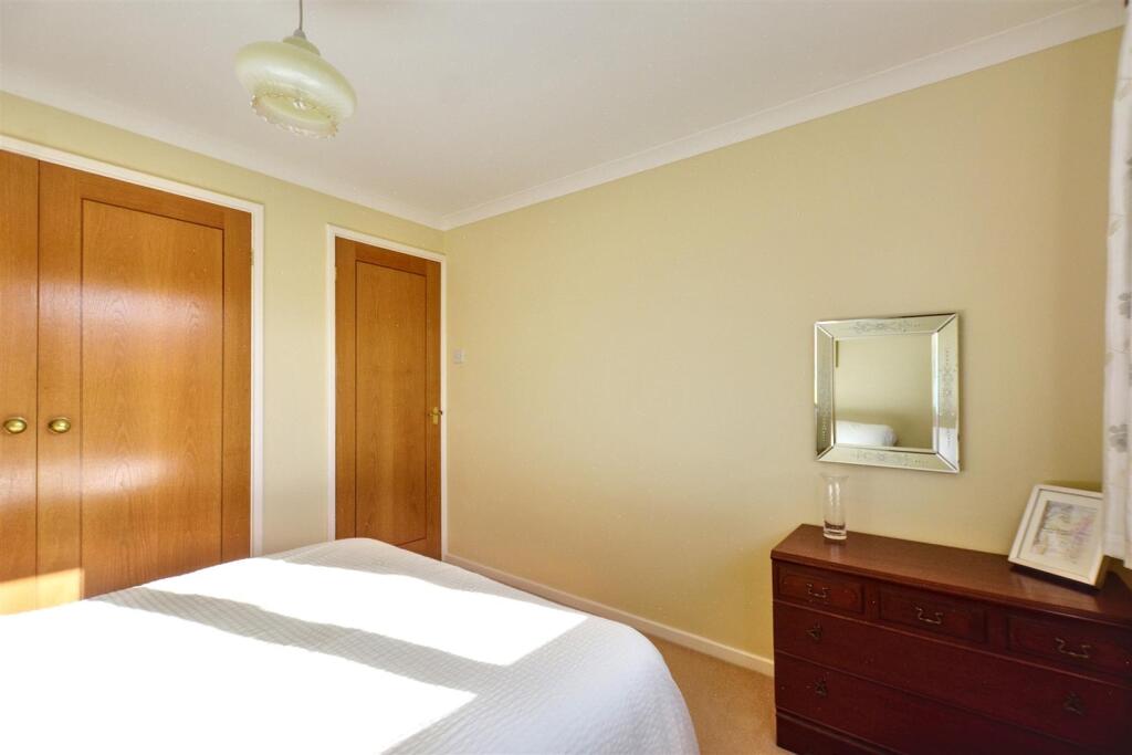 Bedroom 1_2.jpeg