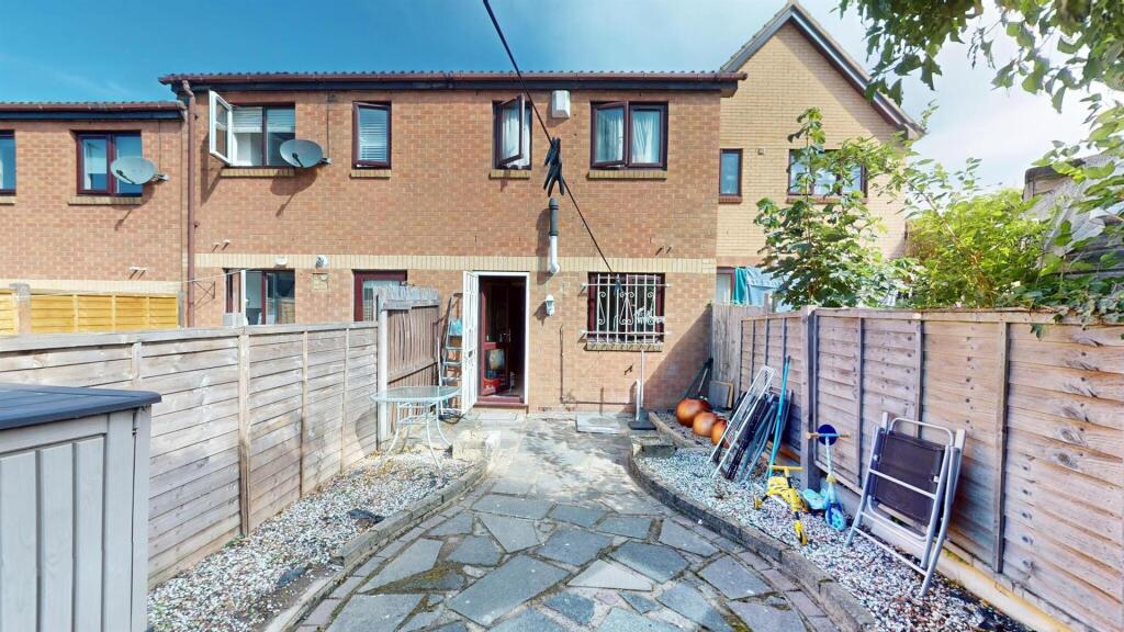 Property to rent in E3 - Barrain London