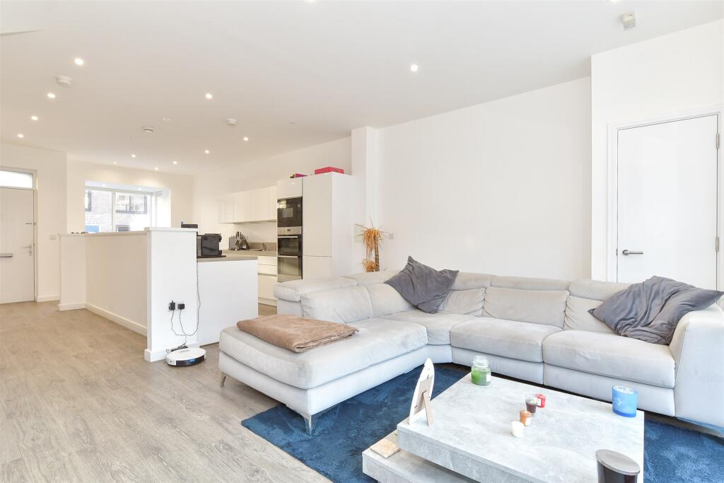 Kitchen/Lounge/ Dining Area