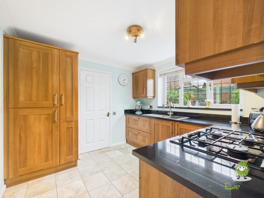 EweMove Estate Agents Basingstoke - Wood Close - K