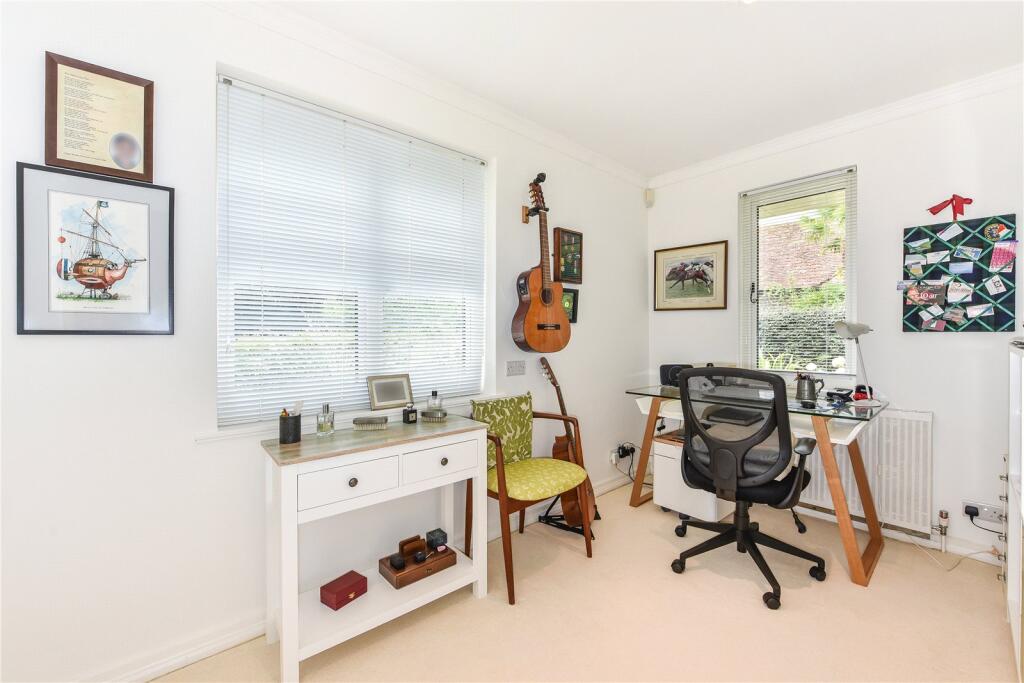 Bed 5/Dressing Rm