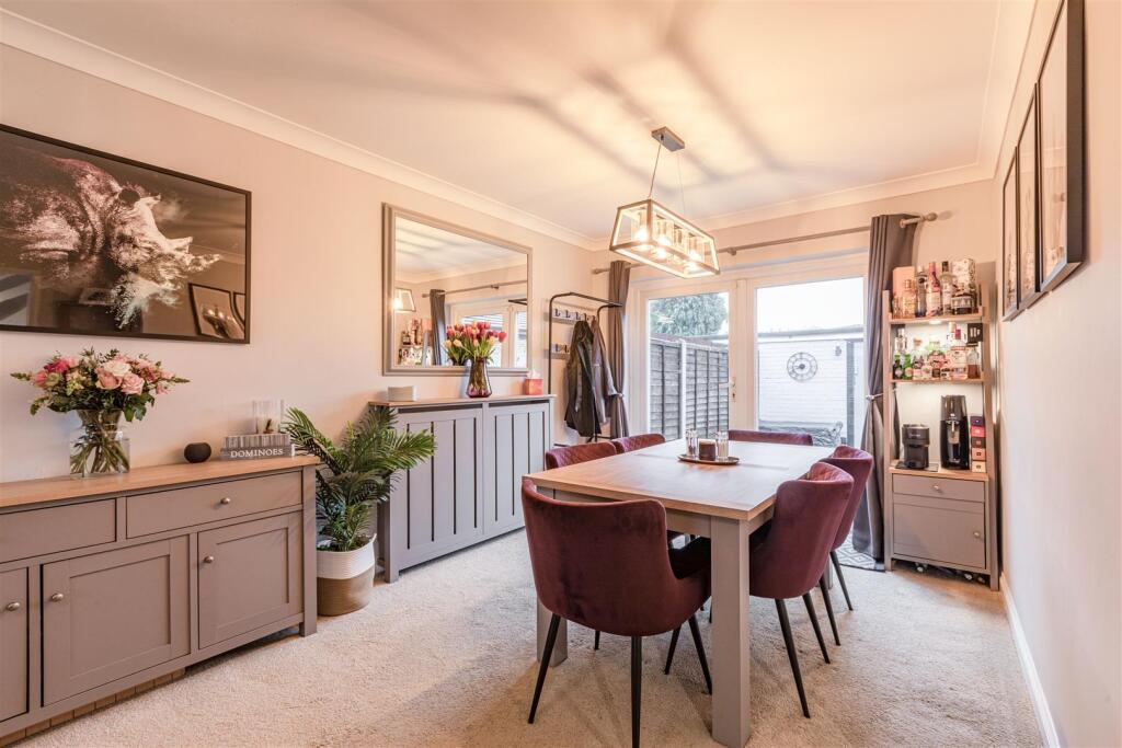 143 High Road, Byfleet, KT14 7RJ - 10.jpg