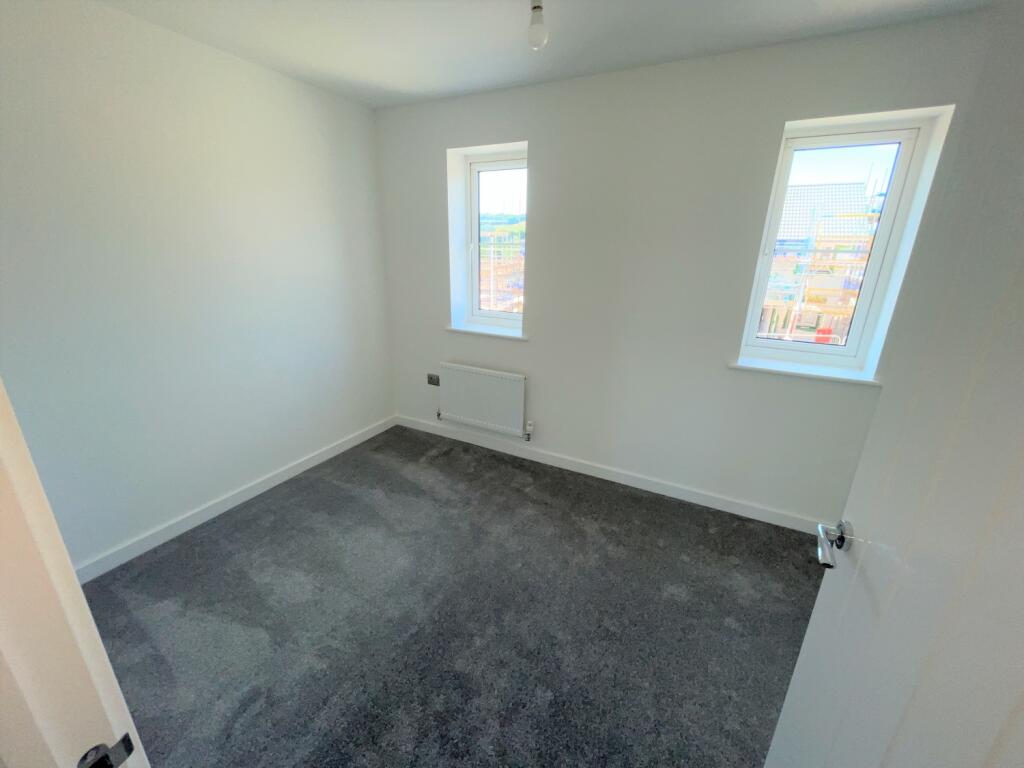 9 Calm Water Close, Dawlish - front bedroom