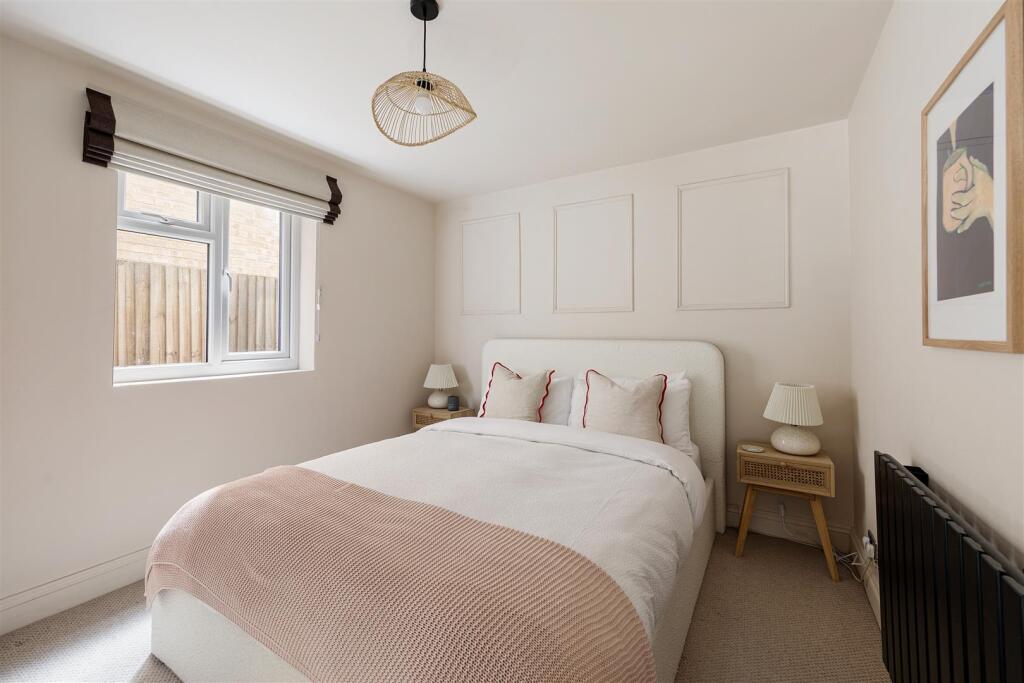 Fosters Close, E18