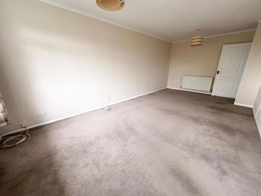 living room 1.jpg