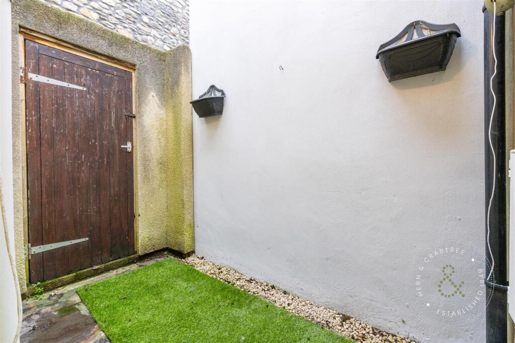 Cardiff Road, HernCrabtree (4).jpg