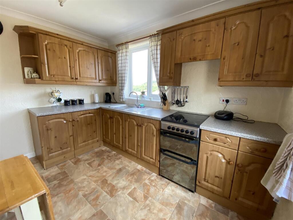 Kitchen: