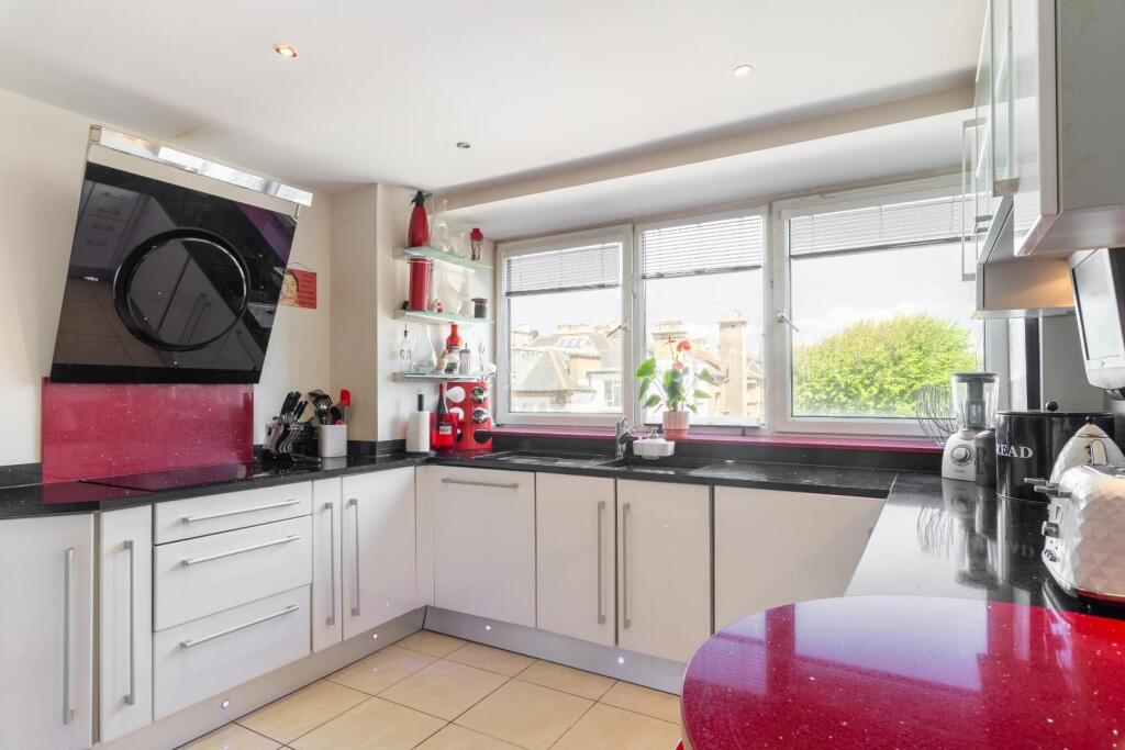 Kingsway Court-13.jpg